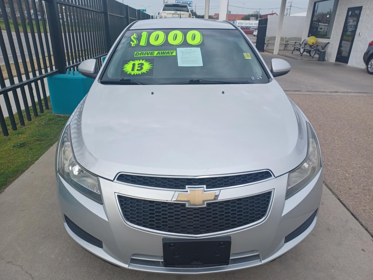 2013 SILVER Chevrolet Cruze 2LT (1G1PE5SB7D7) with an Turbocharged Gas I4 1.4L engine, 6-Speed Automatic transmission, located at 2001 E. Lancaster, Ft. Worth, 76103, (817) 336-7000, 32.746181, -97.301018 - Photo#3